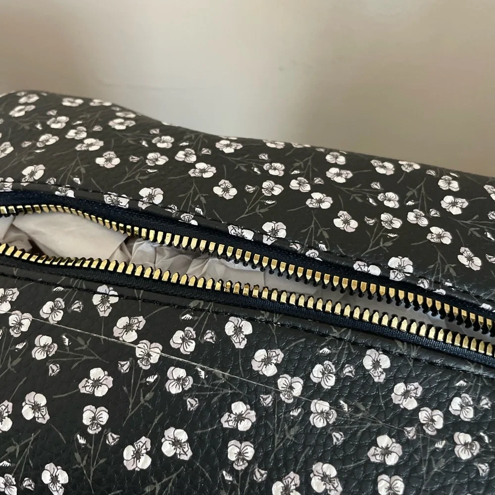 NWT Steve‎ Madden Black and White Floral Cosmetic Bag